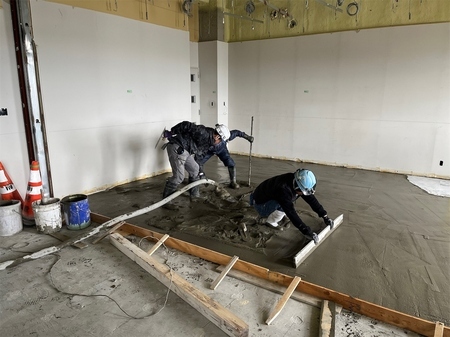床モルタル施工状況写真1