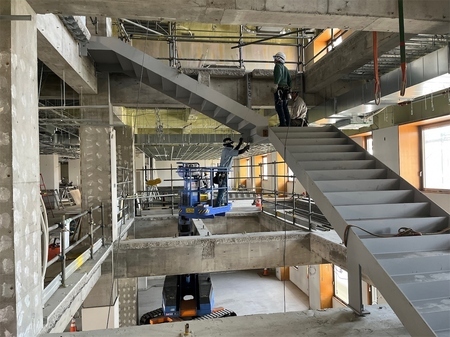 吹き抜け階段施工状況1